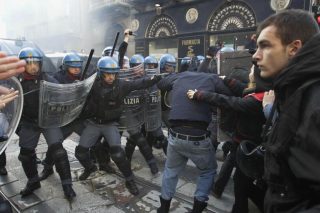 Νόμος και τάξη διά πάσαν νόσον